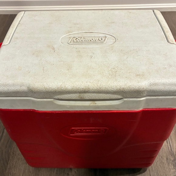 Coleman 9-Quart Hard Cooler - Picture 1 of 3